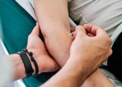 What Are the First Signs of Fibromyalgia: A Complete Guide